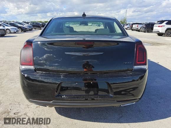 2022 Chrysler 300 Touring z VIN 2C3CCAAG6NH236696, wystawiony jako Copart lot #69618075 z przebiegiem 53 881 mil mil oraz Czysty tytuł • Clean title. Historia ofert i sprzedaży dostępna na DreamBid. Obrazek 6.