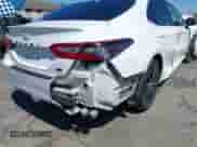 2021 Toyota Camry SE Nightshade z VIN 4T1G11AK8MU433769, wystawiony jako IAAI lot #43150076 z przebiegiem 92 123 mil mil oraz . Historia ofert i sprzedaży dostępna na DreamBid. Obrazek 18.