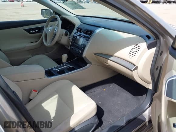 2015 Nissan Altima S z VIN 1N4AL3AP4FN350712, wystawiony jako IAAI lot #42208472 z przebiegiem 70 674 mil mil oraz . Historia ofert i sprzedaży dostępna na DreamBid. Obrazek 5.