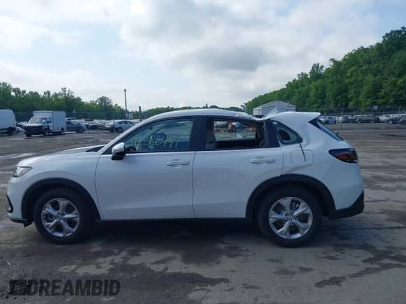 2025 Honda HR-V LX with VIN 3CZRZ2H32SM762201, listed as a IAAI auction lot 42386491 with 1,137 mi miles and . Bid and sale history available at DreamBid. Image 14.