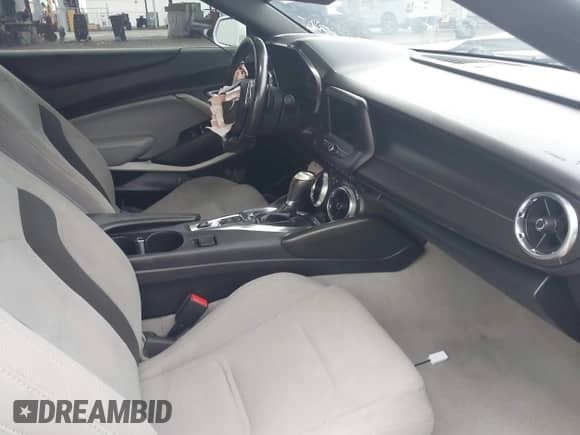 2020 Chevrolet Camaro 1LT с VIN 1G1FB3DX1L0106953, выставлен на аукционе IAAI как лот 43113084 с пробегом 54 909 миль миль и . История ставок и продаж доступна на DreamBid. Изображение 5.