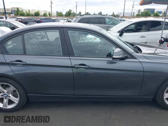 2015 BMW 3 Series 328i z VIN WBA3C1C51FK123138, wystawiony jako IAAI lot #43260210 z przebiegiem 128 848 mil mil oraz . Historia ofert i sprzedaży dostępna na DreamBid. Obrazek 13.