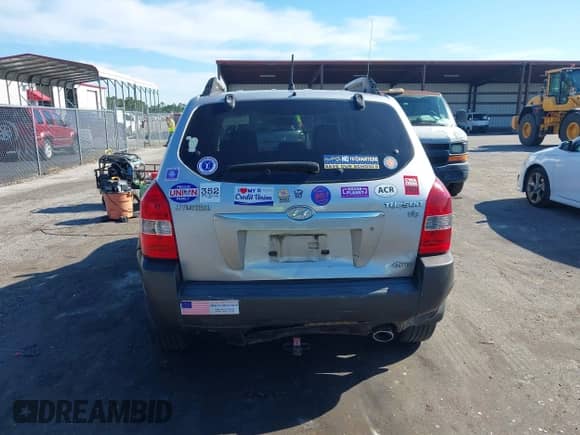 2005 Hyundai Tucson GLS с VIN KM8JN72D05U127647, выставлен на аукционе IAAI как лот 43129286 с пробегом 174 754 миль миль и . История ставок и продаж доступна на DreamBid. Изображение 15.