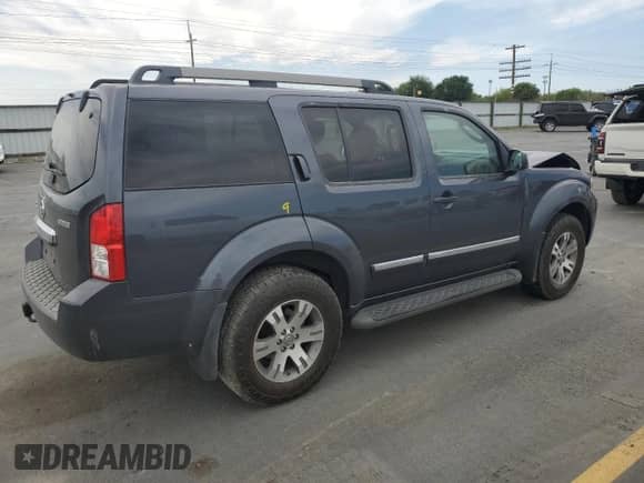 2011 Nissan Pathfinder Silver z VIN 5N1AR1NB1BC600498, wystawiony jako Copart lot #64841895 z przebiegiem 171 496 mil mil oraz Szkoda całkowita • Salvage title. Historia ofert i sprzedaży dostępna na DreamBid. Obrazek 3.