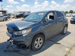 2021 Chevrolet Trax LS с VIN KL7CJKSB0MB325632, выставлен на аукционе Copart как лот 69072325 с пробегом Не указан миль и Списание • Salvage title. История ставок и продаж доступна на DreamBid. Изображение 1.