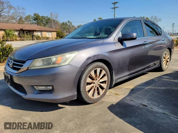 2013 Honda Accord EX-L z VIN 1HGCR2F8XDA009981, wystawiony jako IAAI lot #41704760 z przebiegiem 237 266 mil mil oraz . Historia ofert i sprzedaży dostępna na DreamBid. Obrazek 1.