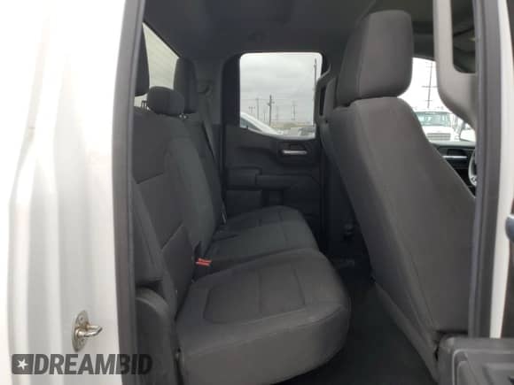 2021 Chevrolet Silverado 1500 Custom z VIN 1GCRWBEH5MZ149652, wystawiony jako Copart lot #84410025 z przebiegiem Nie podano mil oraz Szkoda całkowita • Salvage title. Historia ofert i sprzedaży dostępna na DreamBid. Obrazek 10.