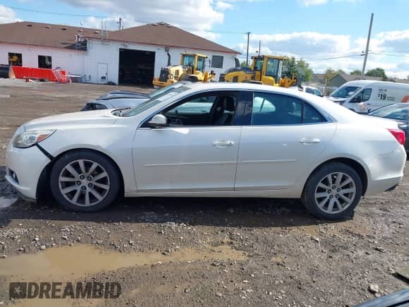 2013 Chevrolet Malibu LT z VIN 1G11E5SAXDF178485, wystawiony jako IAAI lot #43399346 z przebiegiem 143 805 mil mil oraz . Historia ofert i sprzedaży dostępna na DreamBid. Obrazek 14.