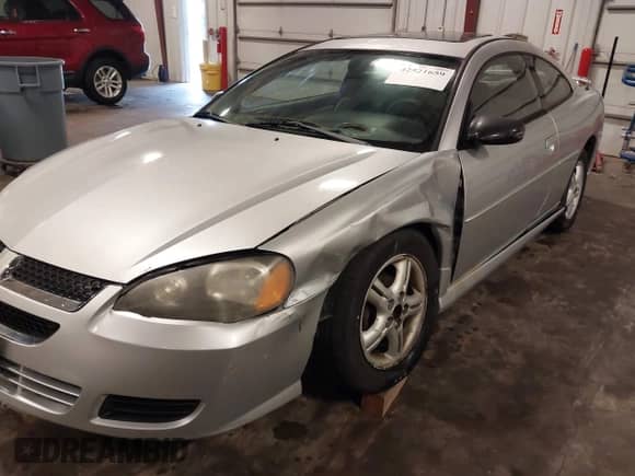 2004 Dodge Stratus SE with VIN 4B3AG42G64E133081, listed as a IAAI auction lot 42521659 with 158,600 mi miles and . Bid and sale history available at DreamBid. Image 6.