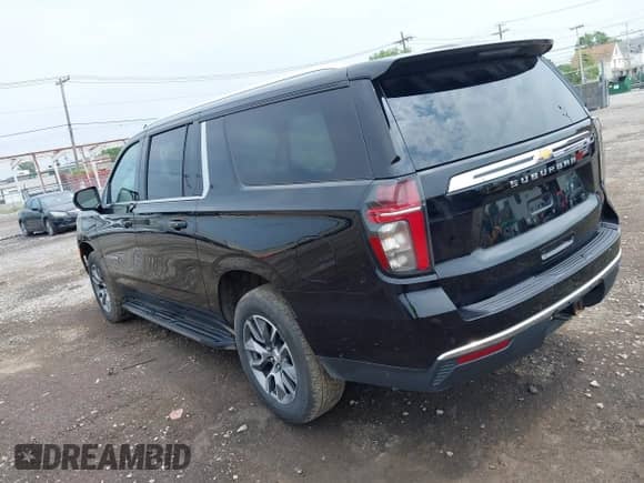 2024 Chevrolet Suburban LS z VIN 1GNSKBKD7RR116763, wystawiony jako IAAI lot #42744546 z przebiegiem 28 402 mil mil oraz . Historia ofert i sprzedaży dostępna na DreamBid. Obrazek 3.