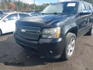 2010 Chevrolet Suburban LTZ z VIN 1GNUKKE32AR177132, wystawiony jako IAAI lot #43494292 z przebiegiem 167 342 mil mil oraz . Historia ofert i sprzedaży dostępna na DreamBid. Obrazek 6.