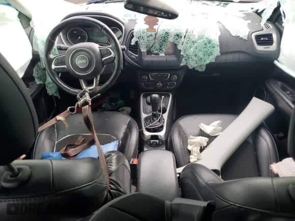 2020 Jeep Compass Latitude z VIN 3C4NJDBB4LT153870, wystawiony jako Copart lot #81761635 z przebiegiem Nie podano mil oraz Szkoda całkowita • Salvage title. Historia ofert i sprzedaży dostępna na DreamBid. Obrazek 8.