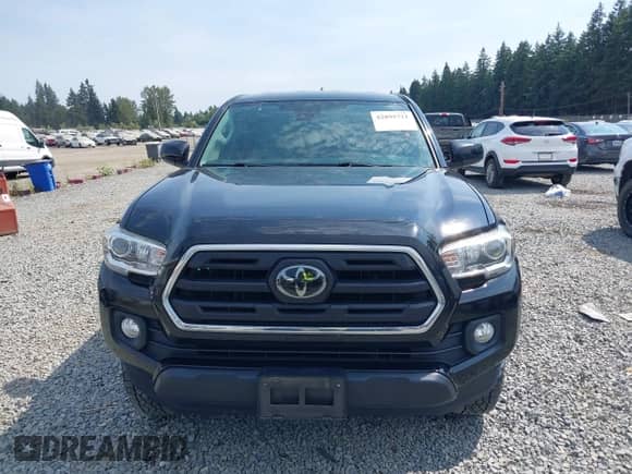 2018 Toyota Tacoma SR5 z VIN 5TFSZ5AN2JX151257, wystawiony jako IAAI lot #42895721 z przebiegiem 157 990 mil mil oraz . Historia ofert i sprzedaży dostępna na DreamBid. Obrazek 12.