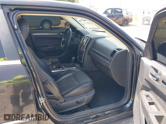 2010 Chrysler 300 Touring with VIN 2C3CA5CVXAH132229, listed as a IAAI auction lot 43006414 with 186,084 mi miles and . Bid and sale history available at DreamBid. Image 5.