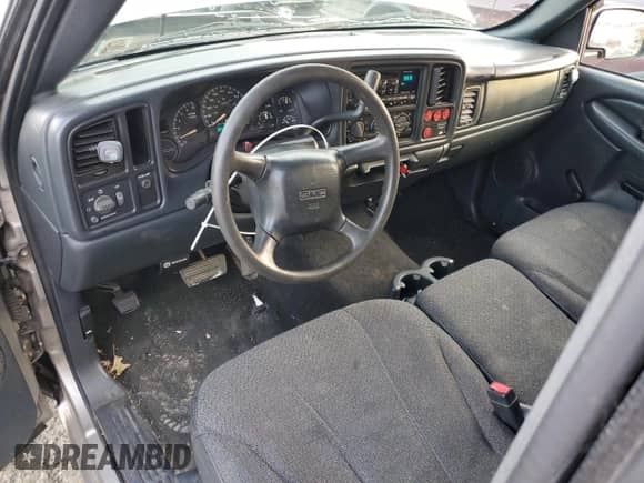 2002 GMC Sierra 1500 z VIN 1GTEC14W22Z240649, wystawiony jako Copart lot #42958365 z przebiegiem 105 857 mil mil oraz Szkoda całkowita • Salvage title. Historia ofert i sprzedaży dostępna na DreamBid. Obrazek 8.