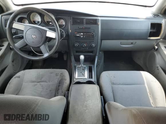 2006 Dodge Magnum z VIN 2D4FV47TX6H251781, wystawiony jako Copart lot #67034205 z przebiegiem 236 619 mil mil oraz Szkoda całkowita • Salvage title. Historia ofert i sprzedaży dostępna na DreamBid. Obrazek 8.