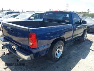2001 Chevrolet Silverado 1500 LS z VIN 1GCEC14TX1Z174579, wystawiony jako IAAI lot #43228220 z przebiegiem 265 568 mil mil oraz . Historia ofert i sprzedaży dostępna na DreamBid. Obrazek 4.