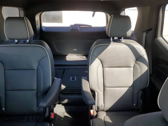 2022 Chevrolet Traverse Premier z VIN 1GNEVKKW2NJ132898, wystawiony jako Copart lot #89561575 z przebiegiem 12 902 mil mil oraz Szkoda całkowita • Salvage title. Historia ofert i sprzedaży dostępna na DreamBid. Obrazek 10.