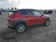 2021 Hyundai Kona SEL z VIN KM8K2CAA9MU604796, wystawiony jako Copart lot #86139035 z przebiegiem 46 527 mil mil oraz Szkoda całkowita • Salvage title. Historia ofert i sprzedaży dostępna na DreamBid. Obrazek 3.