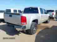 2007 GMC Sierra 1500 SLE1 z VIN 3GTEC13C47G522872, wystawiony jako IAAI lot #42220702 z przebiegiem 109 543 mil mil oraz . Historia ofert i sprzedaży dostępna na DreamBid. Obrazek 4.