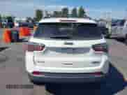 2017 Jeep Compass Latitude z VIN 3C4NJDBB8HT666563, wystawiony jako IAAI lot #43228511 z przebiegiem 116 669 mil mil oraz . Historia ofert i sprzedaży dostępna na DreamBid. Obrazek 16.
