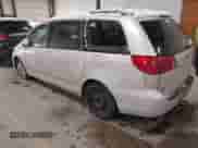 2007 Toyota Sienna XLE z VIN 5TDZK22C57S002919, wystawiony jako IAAI lot #41563961 z przebiegiem 262 988 mil mil oraz . Historia ofert i sprzedaży dostępna na DreamBid. Obrazek 3.