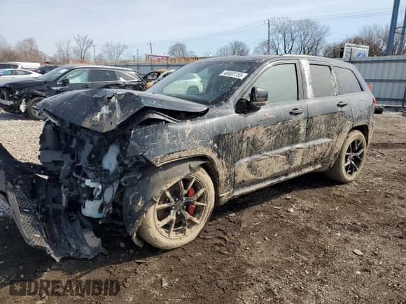2020 Jeep Grand Cherokee SRT z VIN 1C4RJFDJ8LC352529, wystawiony jako Copart lot #55259595 z przebiegiem Nie podano mil oraz Szkoda całkowita • Salvage title. Historia ofert i sprzedaży dostępna na DreamBid. Obrazek 1.