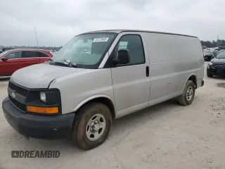 2006 Chevrolet Express Cargo z VIN 1GCFG15X361168736, wystawiony jako Copart lot #51573645 z przebiegiem 196 134 mil mil oraz Czysty tytuł • Clean title. Historia ofert i sprzedaży dostępna na DreamBid. Obrazek 1.
