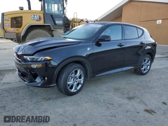 2024 Dodge Hornet R/T z VIN ZACPDFCW1R3A28703, wystawiony jako Copart lot #88434795 z przebiegiem 19 761 mil mil oraz Czysty tytuł • Clean title. Historia ofert i sprzedaży dostępna na DreamBid. Obrazek 1.