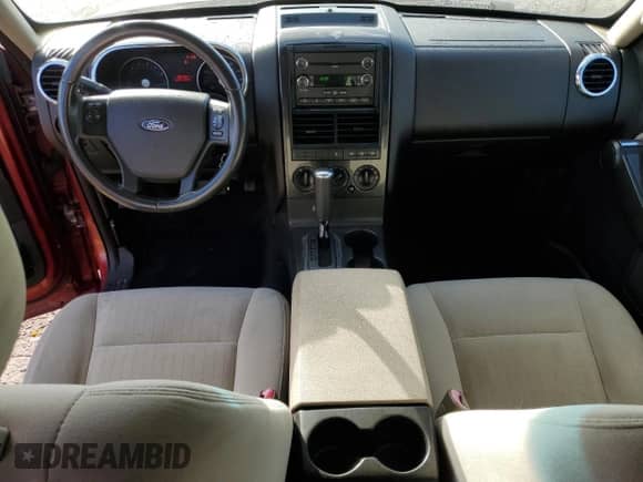 2008 Ford Explorer XLT z VIN 1FMEU73E68UB33338, wystawiony jako Copart lot #85083945 z przebiegiem 185 640 mil mil oraz Czysty tytuł • Clean title. Historia ofert i sprzedaży dostępna na DreamBid. Obrazek 8.