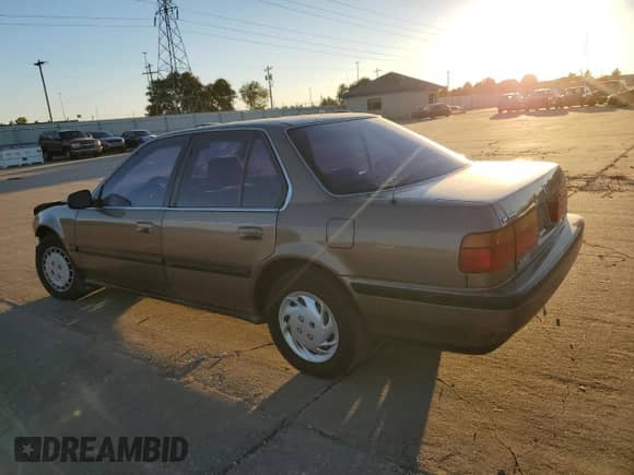 1990 Honda Accord LX z VIN JHMCB7652LC035496, wystawiony jako Copart lot #76473224 z przebiegiem 200 671 mil mil oraz Szkoda całkowita • Salvage title. Historia ofert i sprzedaży dostępna na DreamBid. Obrazek 2.
