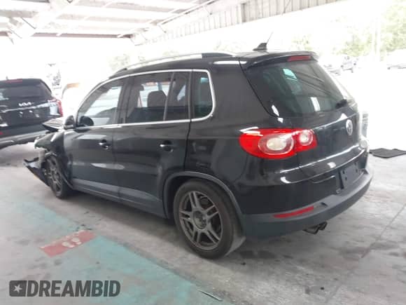 2011 Volkswagen Tiguan SE with VIN WVGAV7AX1BW549681, listed as a IAAI auction lot 40772939 with 157,547 mi miles and . Bid and sale history available at DreamBid. Image 3.
