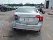 2016 Volvo S60 T5 Drive-E Premier z VIN YV126MFK8G2406947, wystawiony jako IAAI lot #42527322 z przebiegiem 49 795 mil mil oraz . Historia ofert i sprzedaży dostępna na DreamBid. Obrazek 16.