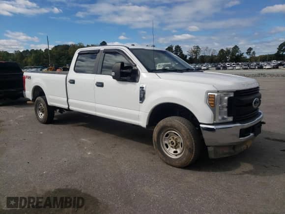 2019 Ford F-250 XL with VIN 1FT7W2B64KEC54746, listed as a Copart auction lot 86482715 with 233,699 mi miles and Clean title. Bid and sale history available at DreamBid. Image 4.