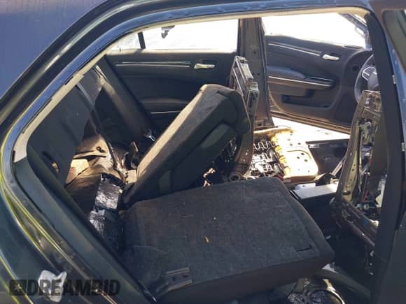 2018 Chrysler 300 Touring L с VIN 2C3CCAAG1JH279305, выставлен на аукционе IAAI как лот 43048635 с пробегом 116 962 миль миль и . История ставок и продаж доступна на DreamBid. Изображение 19.