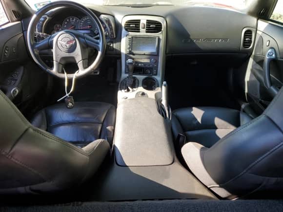 2005 Chevrolet Corvette с VIN 1G1YY24U055121120, выставлен на аукционе Copart как лот 87123205 с пробегом 83 664 миль миль и Списание • Salvage title. История ставок и продаж доступна на DreamBid. Изображение 8.