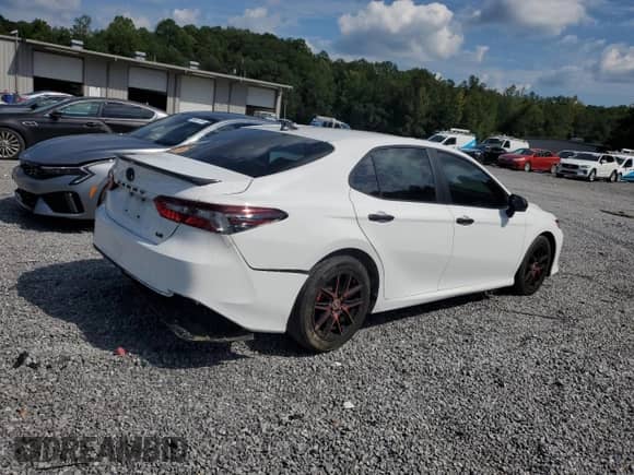 2021 Toyota Camry LE z VIN 4T1C11AK3MU462501, wystawiony jako Copart lot #69937145 z przebiegiem 90 630 mil mil oraz Szkoda całkowita • Salvage title. Historia ofert i sprzedaży dostępna na DreamBid. Obrazek 3.