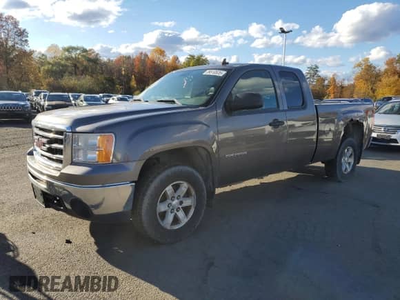 2013 GMC Sierra 1500 SLE z VIN 1GTR2VE7XDZ288664, wystawiony jako Copart lot #89510535 z przebiegiem 165 018 mil mil oraz Czysty tytuł • Clean title. Historia ofert i sprzedaży dostępna na DreamBid. Obrazek 1.