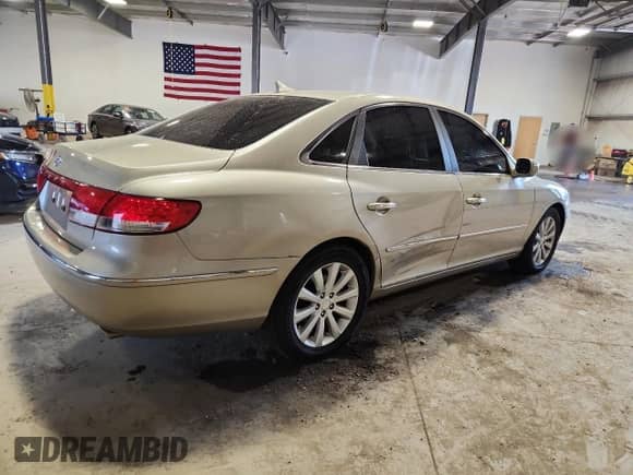 2009 Hyundai Azera GLS with VIN KMHFC46D89A350353, listed as a Copart auction lot 80686025 with 84,101 mi miles and Salvage title. Bid and sale history available at DreamBid. Image 3.