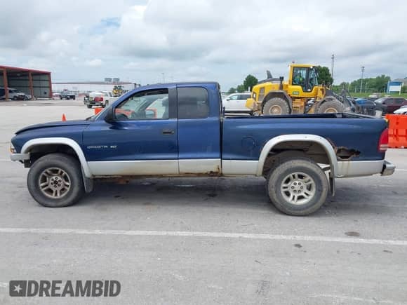 2001 Dodge Dakota Sport with VIN 1B7GG22N51S115469, listed as a IAAI auction lot 42463377 with 211,695 mi miles and . Bid and sale history available at DreamBid. Image 15.
