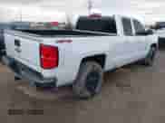 2018 Chevrolet Silverado 1500 LT z VIN 1GCVKREC7JZ352304, wystawiony jako IAAI lot #43422173 z przebiegiem 169 254 mil mil oraz . Historia ofert i sprzedaży dostępna na DreamBid. Obrazek 4.