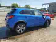 2023 Mitsubishi Outlander ES z VIN JA4ARUAU6PU002349, wystawiony jako Copart lot #81413945 z przebiegiem 33 620 mil mil oraz Szkoda całkowita • Salvage title. Historia ofert i sprzedaży dostępna na DreamBid. Obrazek 3.