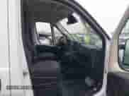 2022 Ram ProMaster Cargo z VIN 3C6LRVDG7NE103526, wystawiony jako IAAI lot #41456539 z przebiegiem 79 596 mil mil oraz . Historia ofert i sprzedaży dostępna na DreamBid. Obrazek 5.