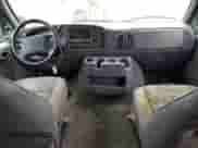 2000 Dodge Passenger z VIN 2B5WB35Z1YK130997, wystawiony jako Copart lot #44719265 z przebiegiem Nie podano mil oraz Szkoda całkowita • Salvage title. Historia ofert i sprzedaży dostępna na DreamBid. Obrazek 8.
