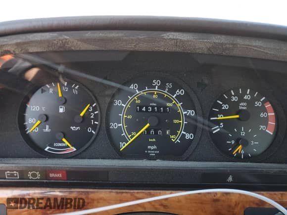 1982 Mercedes-Benz 380 z VIN WDBCA33A9CB020691, wystawiony jako Copart lot #53748045 z przebiegiem 143 111 mil mil oraz Czysty tytuł • Clean title. Historia ofert i sprzedaży dostępna na DreamBid. Obrazek 9.
