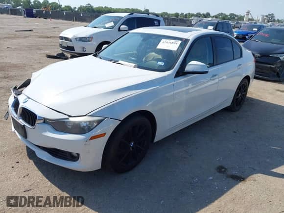 2015 BMW 3 Series 328i z VIN WBA3A5G56FNS83909, wystawiony jako IAAI lot #42931894 z przebiegiem 131 937 mil mil oraz . Historia ofert i sprzedaży dostępna na DreamBid. Obrazek 17.