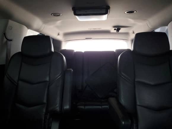 2017 Cadillac Escalade ESV Luxury с VIN 1GYS3HKJ2HR122820, выставлен на аукционе Copart как лот 45862995 с пробегом 120 914 миль миль и Списание • Salvage title. История ставок и продаж доступна на DreamBid. Изображение 10.