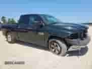 2018 Ram 1500 Tradesman z VIN 1C6RR6FG8JS325545, wystawiony jako Copart lot #80033225 z przebiegiem 117 495 mil mil oraz Szkoda całkowita • Salvage title. Historia ofert i sprzedaży dostępna na DreamBid. Obrazek 4.