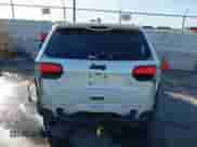 2017 Jeep Grand Cherokee SRT z VIN 1C4RJFDJ7HC600227, wystawiony jako IAAI lot #41390600 z przebiegiem 96 841 mil mil oraz . Historia ofert i sprzedaży dostępna na DreamBid. Obrazek 17.