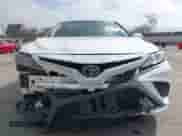 2020 Toyota Camry SE z VIN 4T1G11AK6LU923478, wystawiony jako IAAI lot #43386319 z przebiegiem 58 142 mil mil oraz . Historia ofert i sprzedaży dostępna na DreamBid. Obrazek 13.